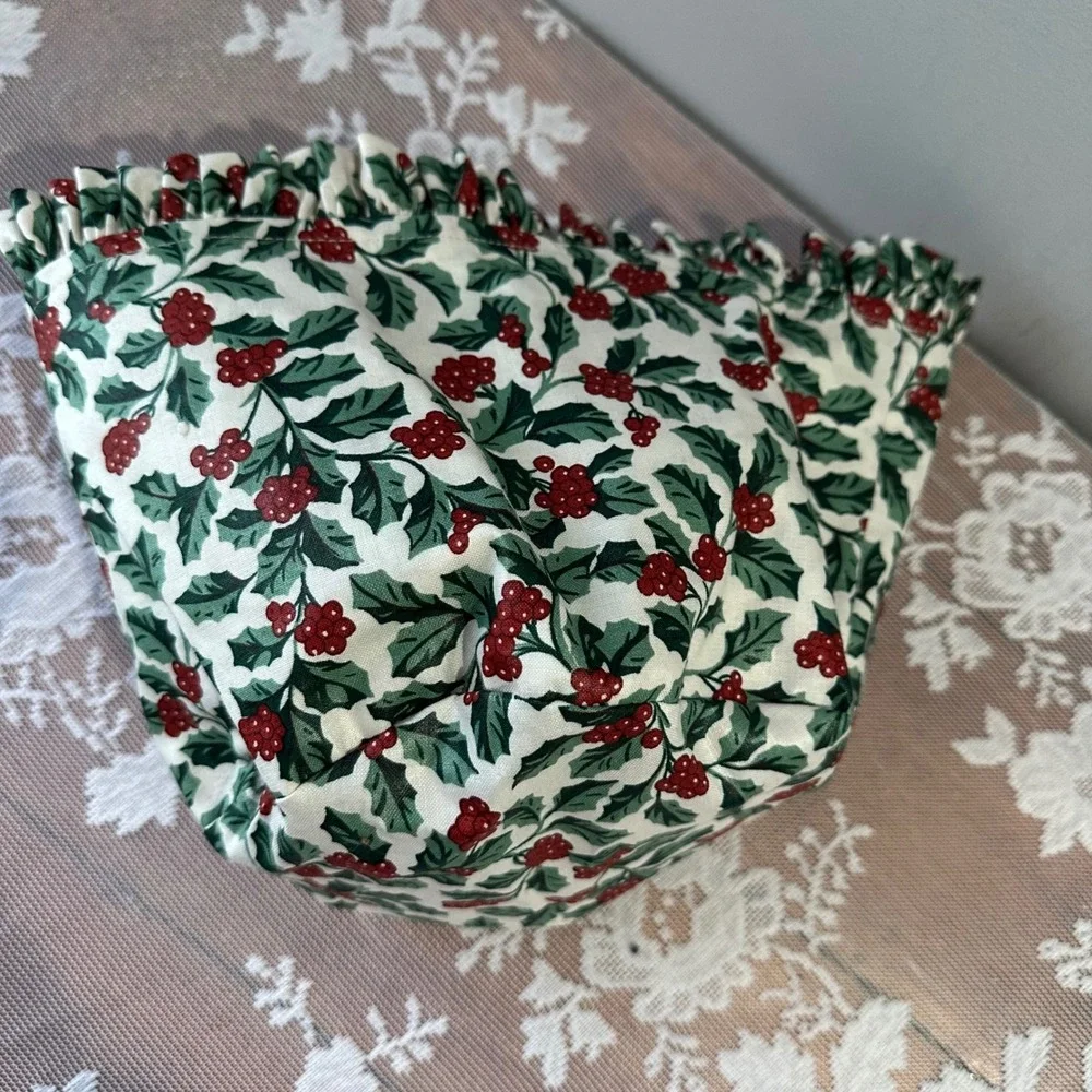 Longaberger Basket‎ Liner Holly Berry Christmas Print Ruffle Cream Green Red 7in